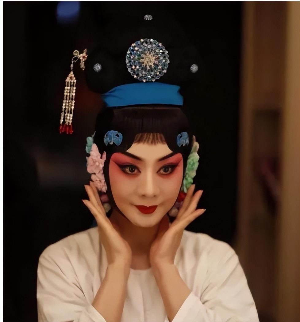那场青年京剧演员大赛,无疑成为她艺术生涯的重要转折点.