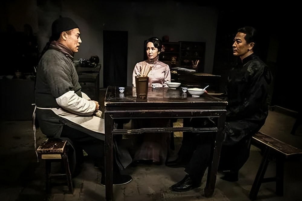 她45岁只演配角观众认识叫不出名父母先后去世庆幸有个好丈夫