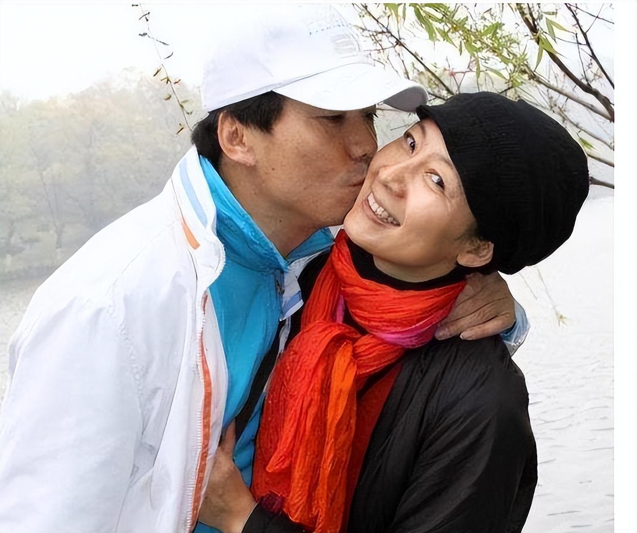 回顾范明:娶二婚富婆,把继子当亲儿子养,如今一家四口其乐融融