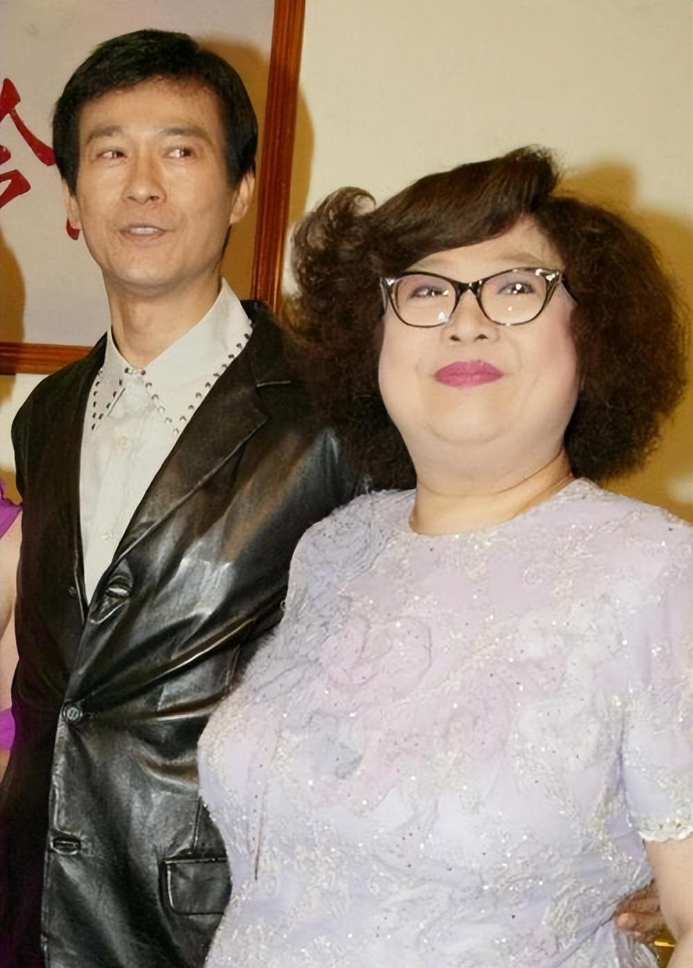 回顾沈殿霞女儿郑欣宜母亲去世父亲再婚继母用爱撑起一个家