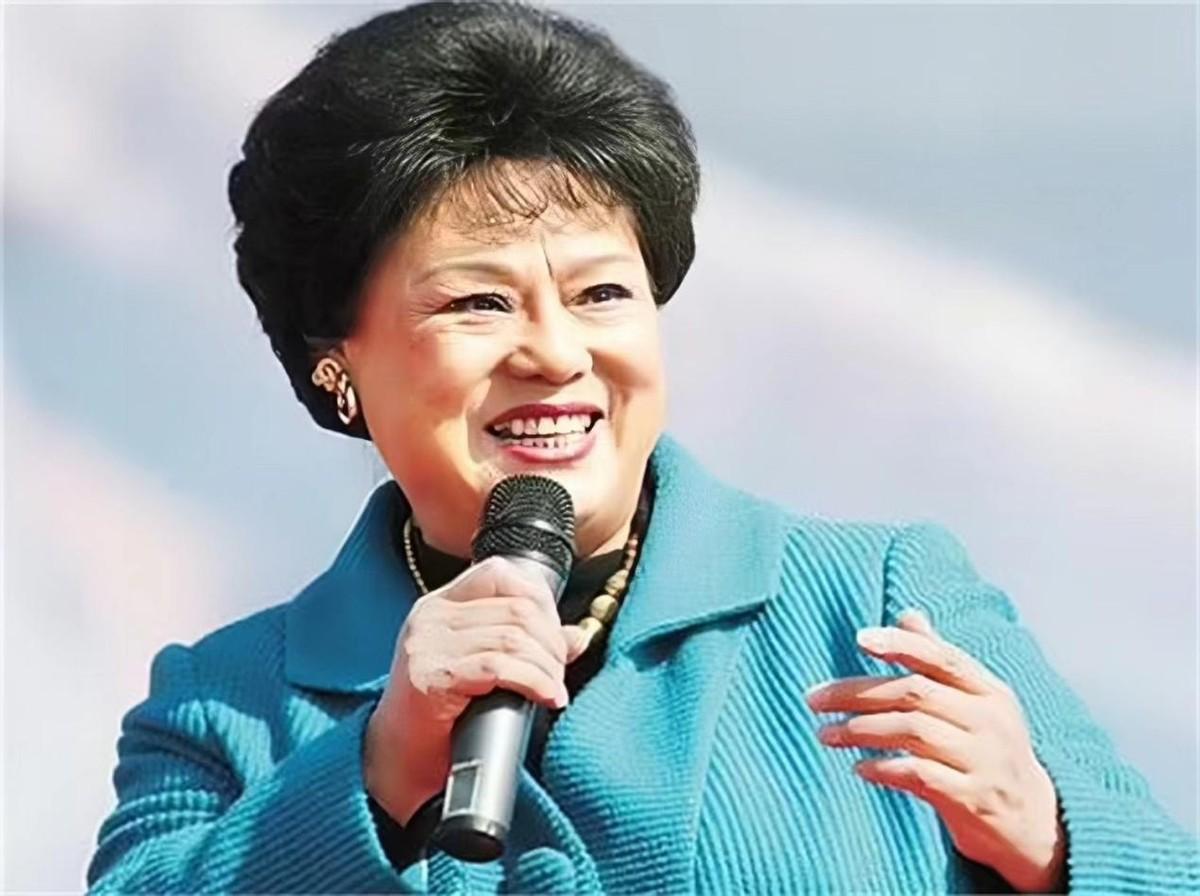 回顾邓玉华50年婚姻催人泪下老伴离世5年后她晚年生活怎样