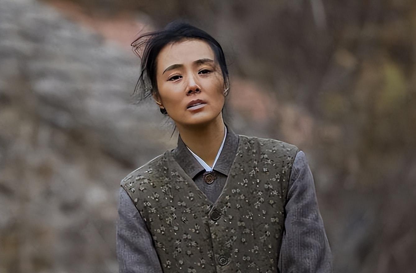 谁知开拍之后姜宏波没有丝毫顾虑,一巴掌差点将陈宝国扇蒙.