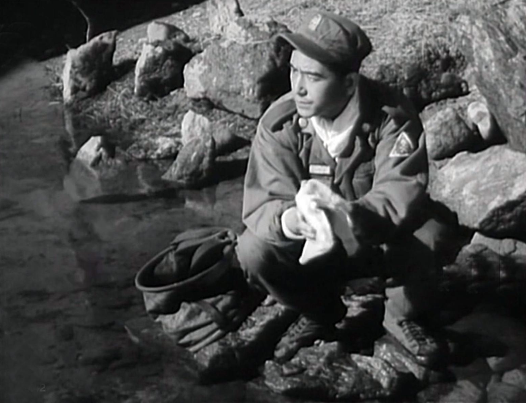 回顾那个因奇袭走红的一班长邢吉田已离世27年