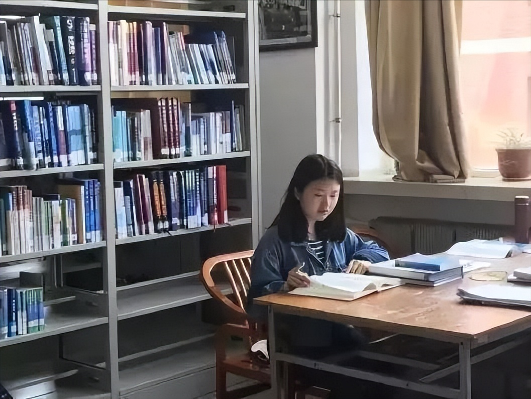 回顾失聪女孩江梦南靠读唇语考上清华博士一路艰辛她怎样走来