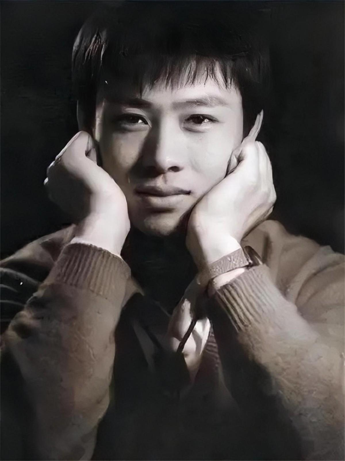 回顾著名演员胡亚捷娶初恋为妻曾3次闹离婚如今幸福美满