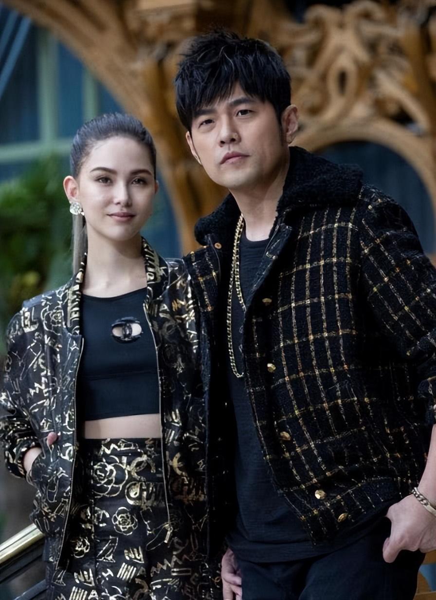 回顾昆凌嫁大14岁周杰伦婚后连生三胎如今一家五口其乐融融