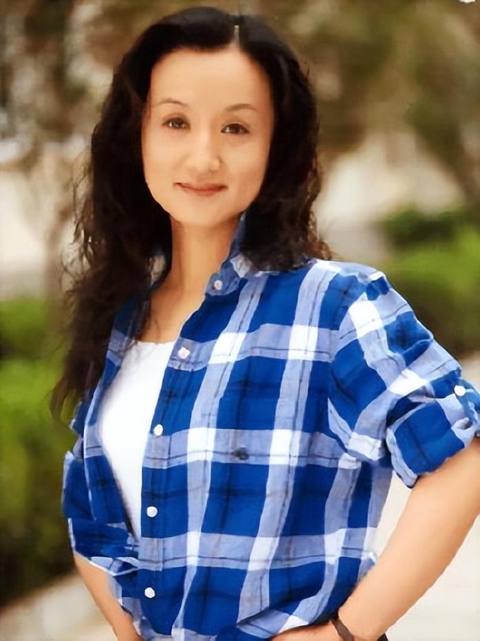 后来杨昆在父母的帮助下,还考上了上海戏剧学院.