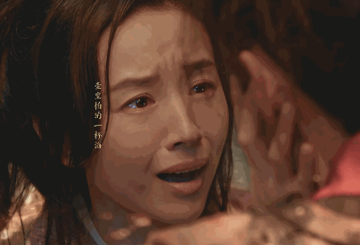 董洁身上的美感,相反,她那满眼情人痴情的目光却给了观众很大的惊喜