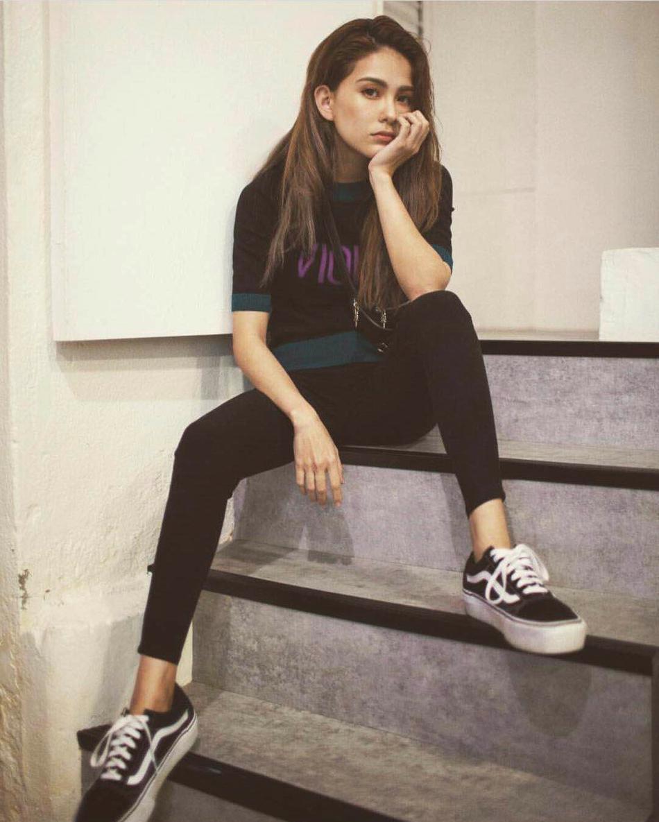 回顾昆凌嫁大14岁周杰伦婚后连生三胎如今一家五口其乐融融