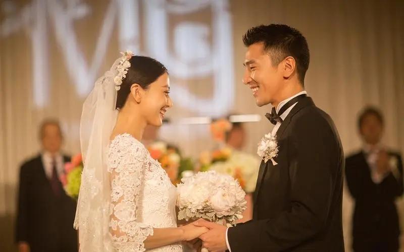 回顾于小伟与高圆圆分手后12年不谈恋爱没有绯闻47岁娶妻