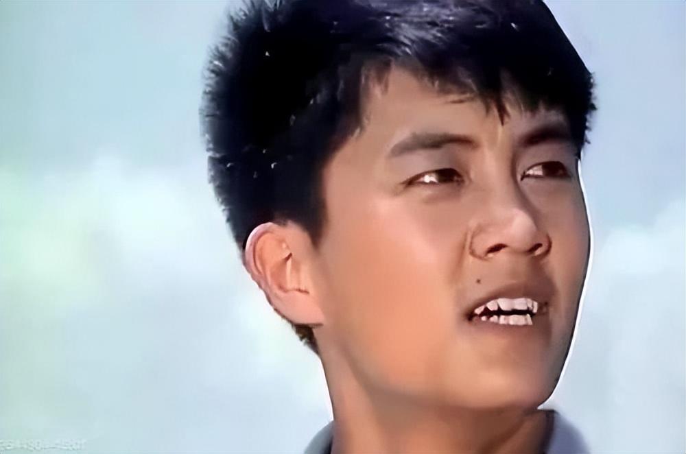 回顾常戎与王菁华分手20年他娶娇妻幸福美满她单身惹人心疼