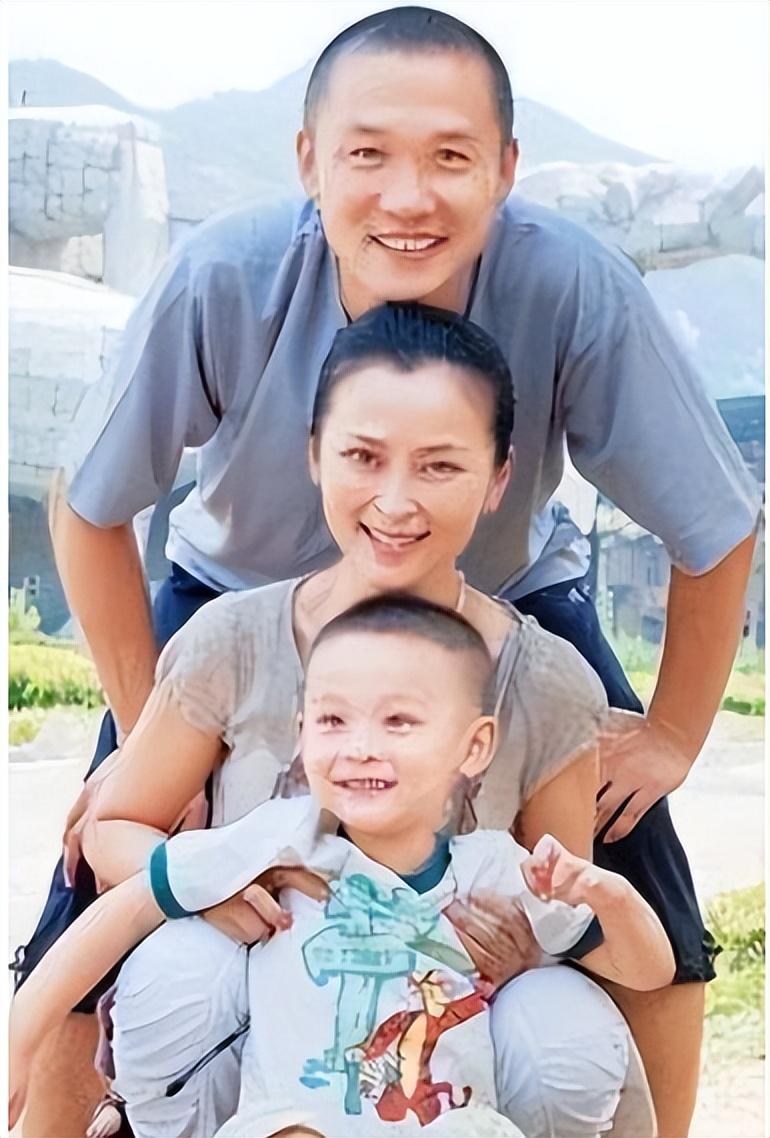 回顾黄志忠抛弃相爱13年的何音52岁单身有柯蓝陪伴不孤单