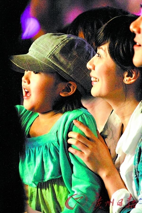 回顾孙志浩为争抚养权与前妻贾静雯对簿公堂再婚未生下一儿半女