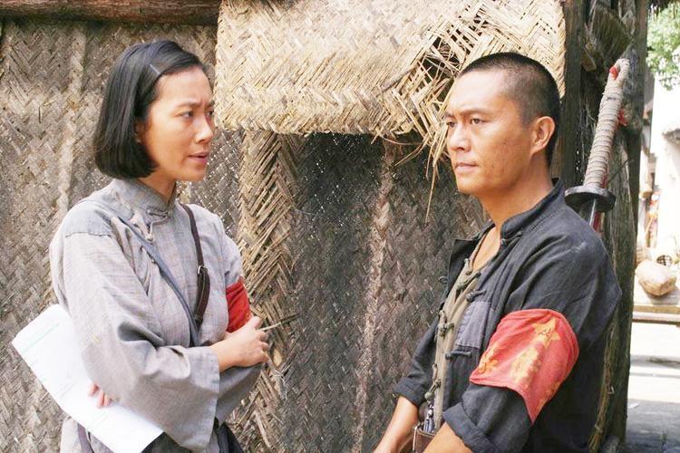 回顾常戎与王菁华分手20年他娶娇妻幸福美满她单身惹人心疼