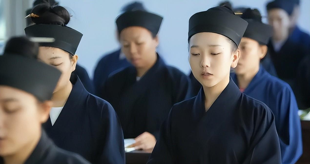 回顾美女道士21岁离婚当道士25岁成住持如今怎样了