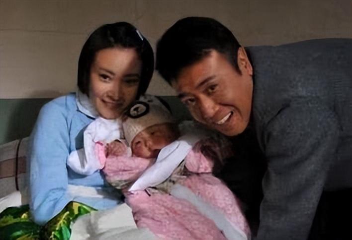 回顾演员于和伟我这辈子正确的决定就是娶了一个平凡的妻子