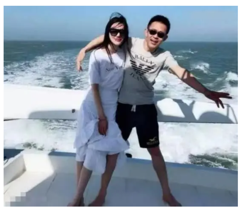 侯勇老婆照片 王瑞图片