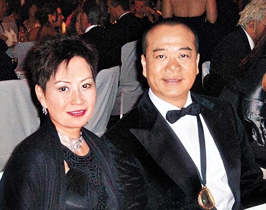 回顾欧阳震华2婚娶赌王孙女傅洁娴婚后丁克26年如今怎样了