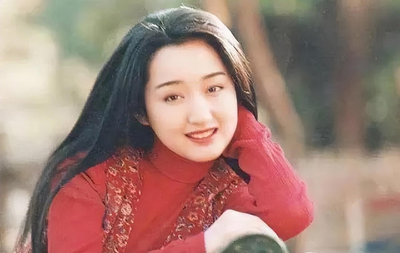 回顾杨钰莹母亲独自将我带大我至今未婚只为给母亲撑起一个家