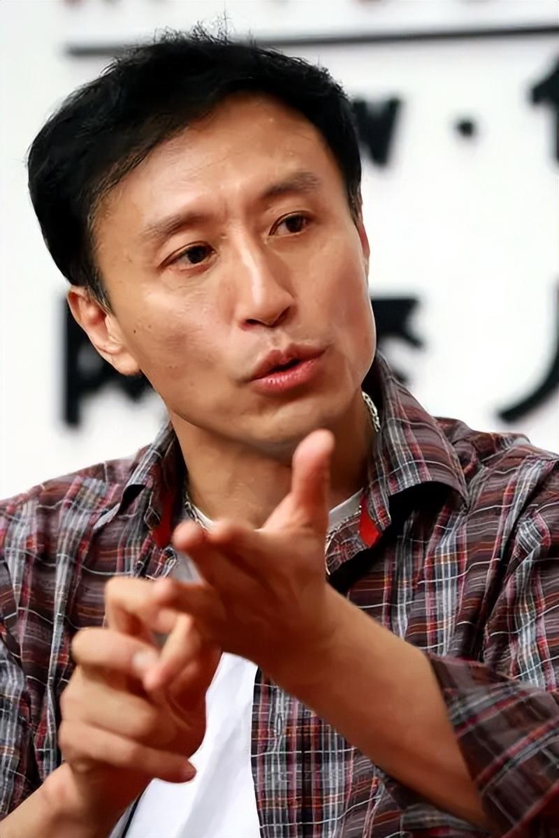 回顾演员王洛勇我这辈子正确的决定就是娶了一个平凡的妻子