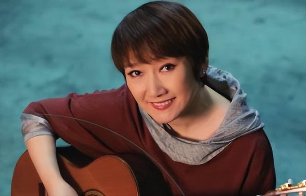 回顾王刚和成方圆离婚22年一个儿孙双全一个无儿无女