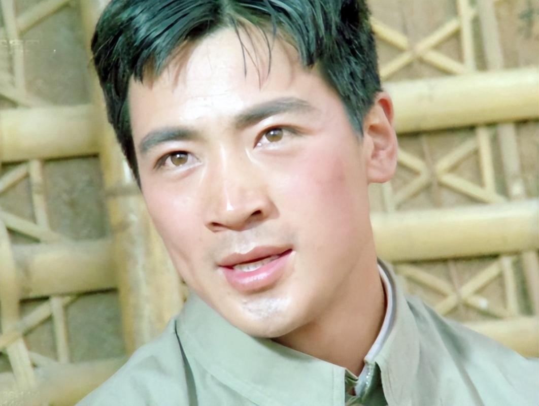 回顾寇振海三婚娶小21岁娇妻54岁喜当爹如今68岁仍不敢老去