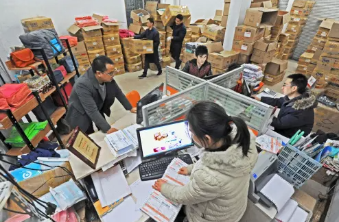 晓梅的作息也跟着网店的运营走,因为客户多是晚上来找客服.