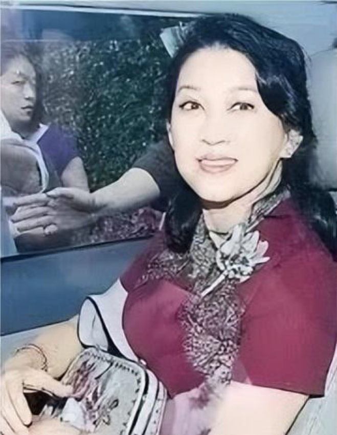 回顾朱玲玲一家三姐妹两个姐姐比她美老公一个比一个有钱