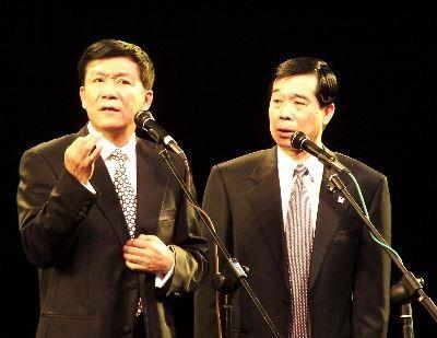 侯耀文是知名相声演员侯宝林的第三个孩子,他的两个哥哥分别是大哥侯