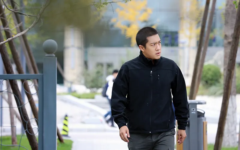 有一次周末,张丰毅让儿子去做作业,但贪玩的张博宇却说忘带作业了