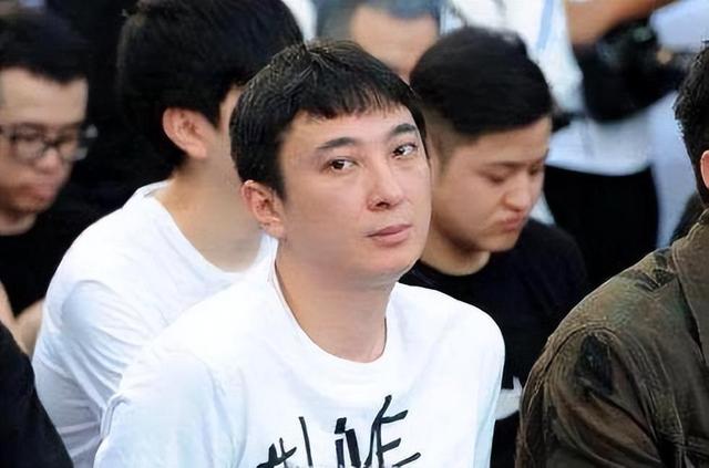 比王思聪还有钱?坐3.6亿私人飞机,千万豪车撞毁就换,秦奋是谁