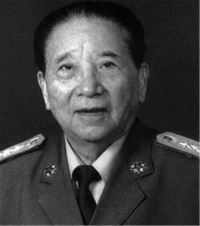 1973年一供销社员工来到成都军区说出名字后立即送见秦基伟