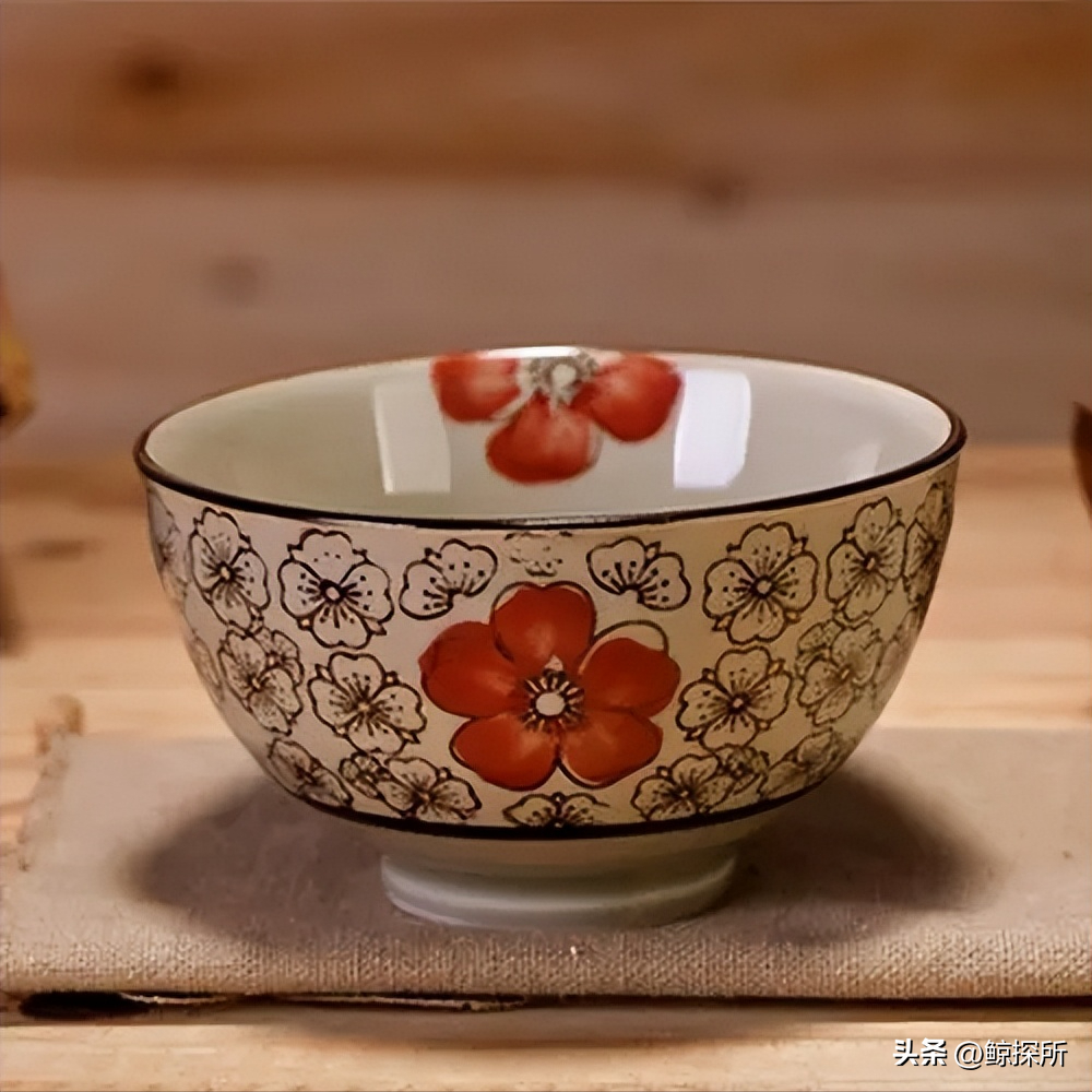 五彩缤纷的釉上彩碗