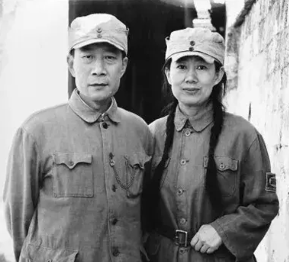 回顾于海丹嫁给李雪健39年在他背后默默流泪如今苦尽甘来