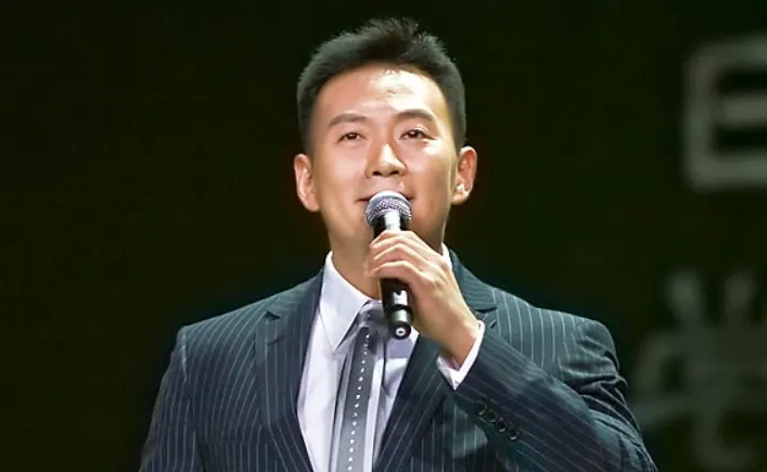 回顾谭江海和王小骞坚持丁克15年愁坏母亲41岁意外得子全家高兴