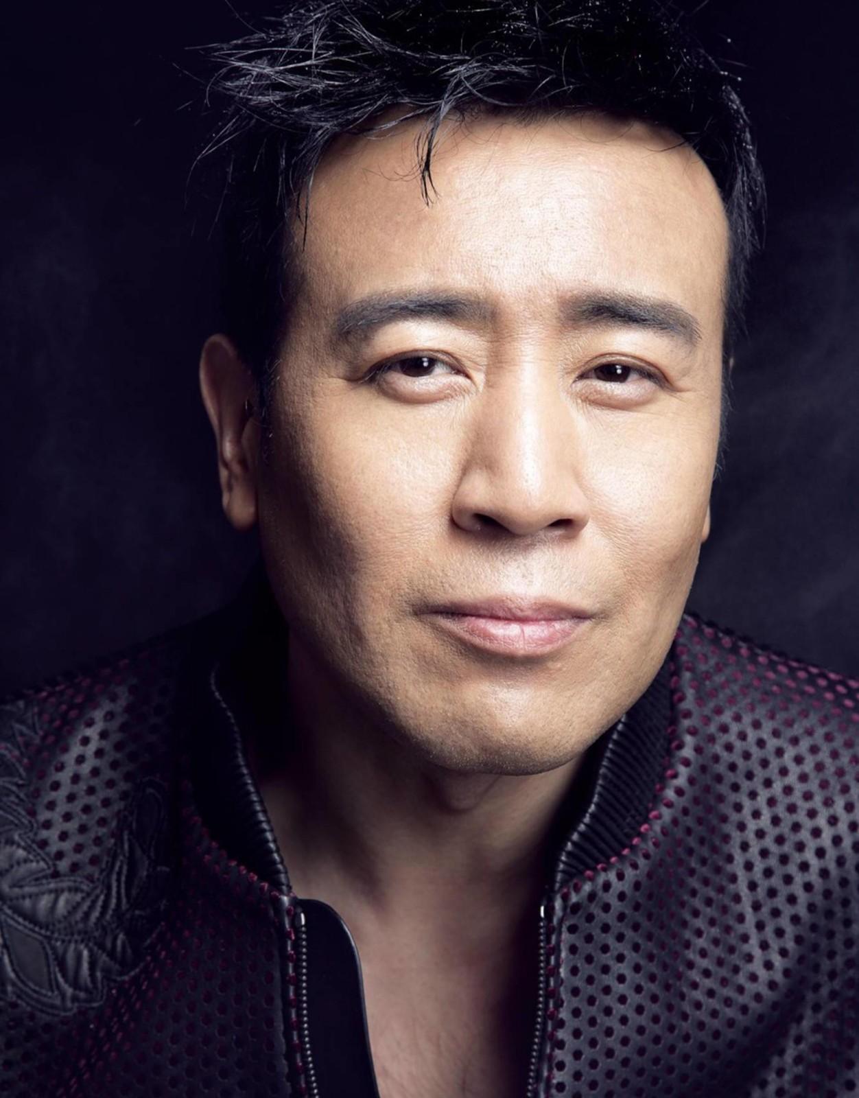 回顾演员于和伟我这辈子正确的决定就是娶了一个平凡的妻子