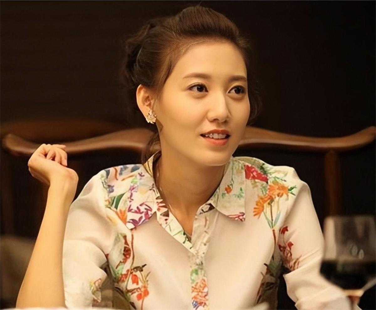 回顾演员高露长得漂亮戏也好为人低调不争不抢追求简单生活