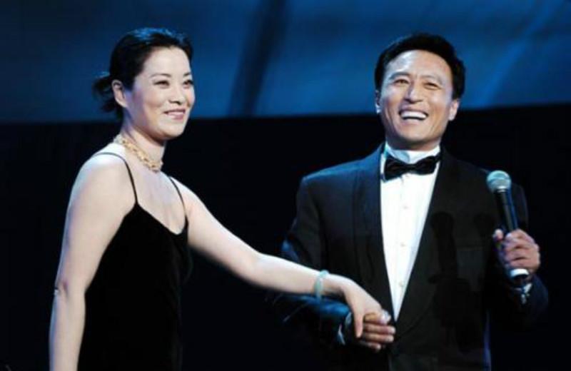 回顾演员王洛勇我这辈子正确的决定就是娶了一个平凡的妻子