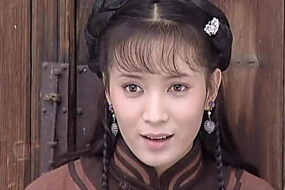 北京虽然是个大城市,就业机会多,但是人才也多,还好她赶上了影视行业