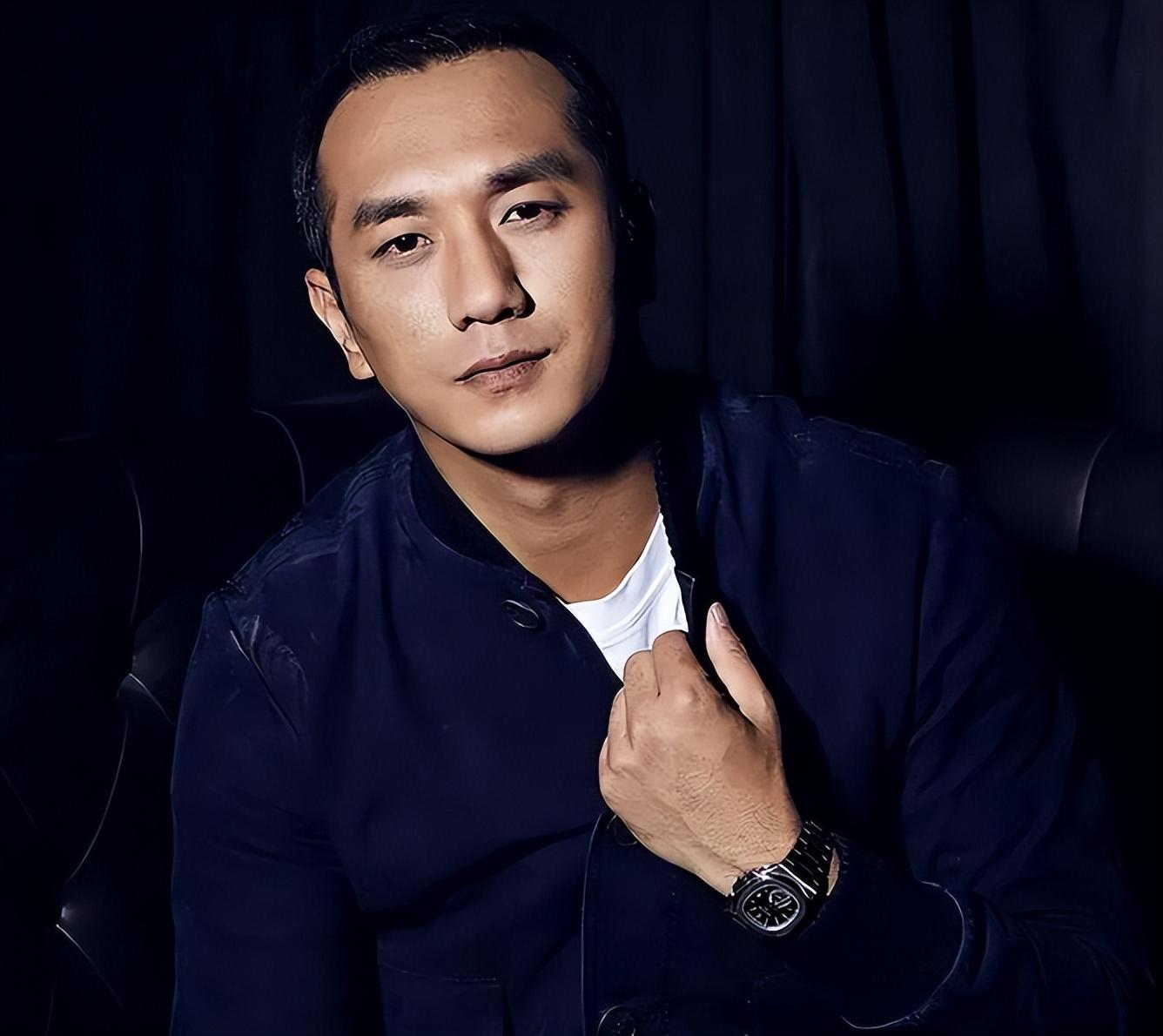 回顾黄觉放弃周迅徐静蕾娶小14岁妻子他有什么魅力