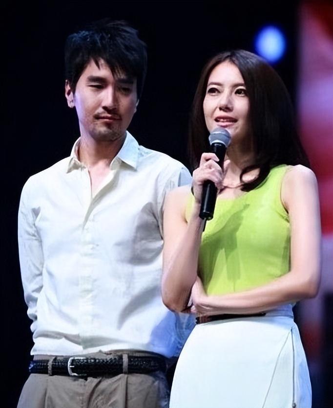 回顾于小伟:与高圆圆分手后,12年不谈恋爱没有绯闻,47岁娶妻!