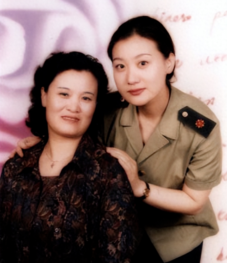 回顾12次登上春晚6次献唱奥运嫁给院士邓中翰的谭晶怎样了