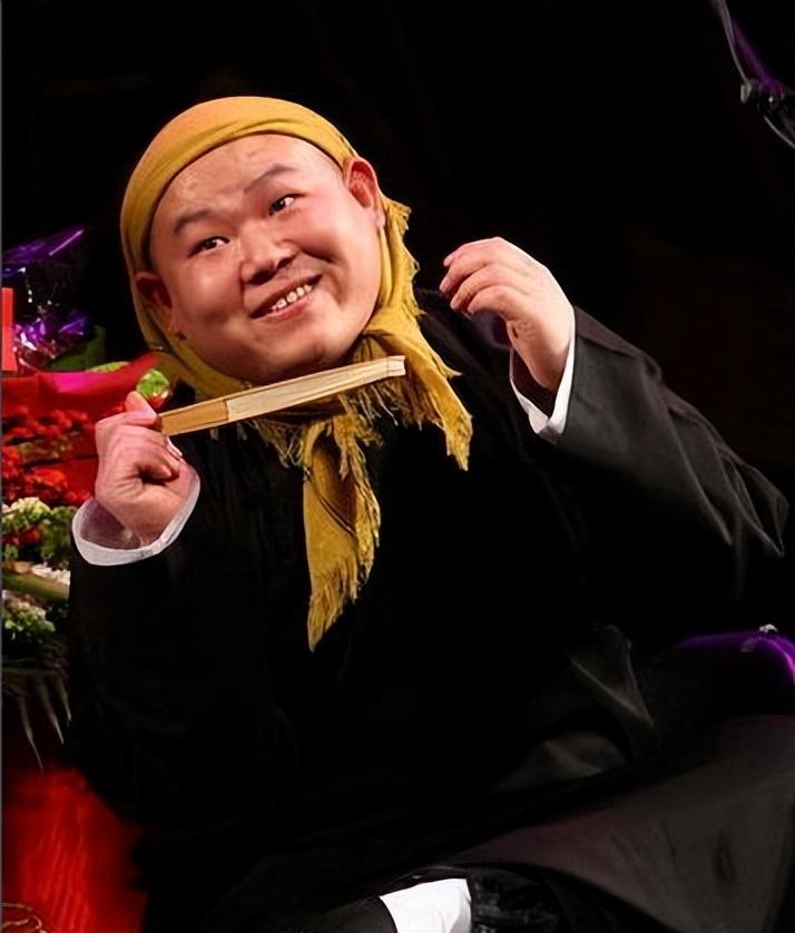 有这样想法的并不止岳云鹏,还有孔云龙,当时的两人,还在一家饭店当