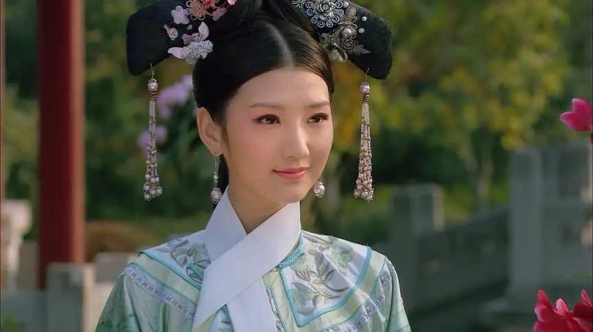 回顾毛晓彤出生就被父亲抛弃妈妈借钱将她养大现父女关系如何