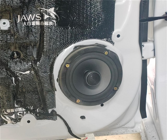 佛山汽车音响改装比亚迪驱逐舰05音响改装丹拿236两分频喇叭