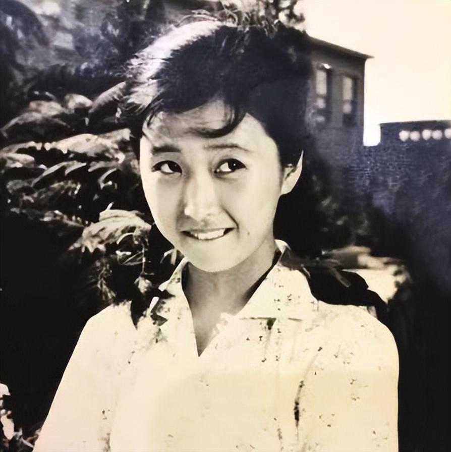 回顾演员朱时茂26岁娶初恋结婚43年分居14年如今婚姻状况怎样