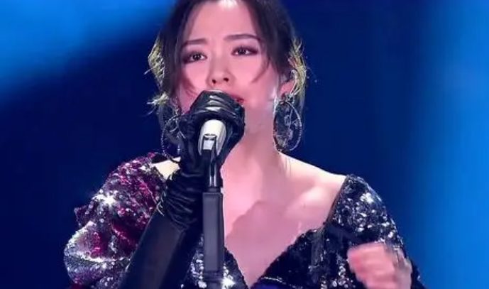 回顾张靓颖与冯轲相爱15年却被骗走6亿身家恩爱背后全是心酸