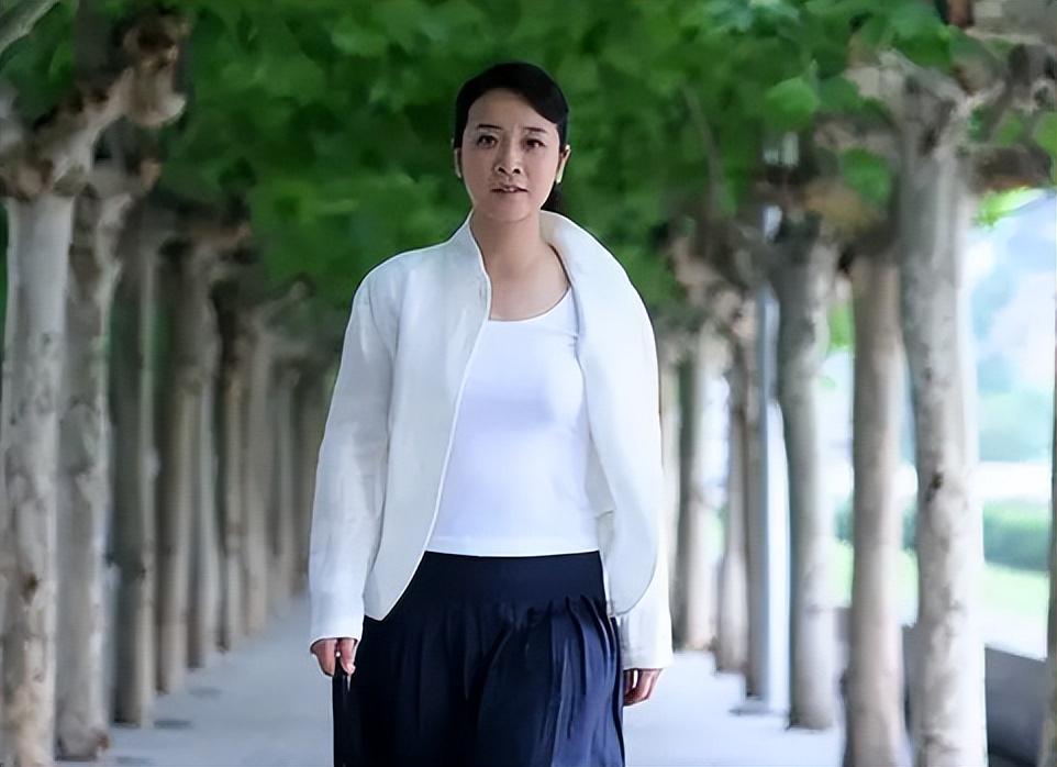 回顾陈小艺丈夫屡遭背叛不离婚你以为是卑微其实他很清醒