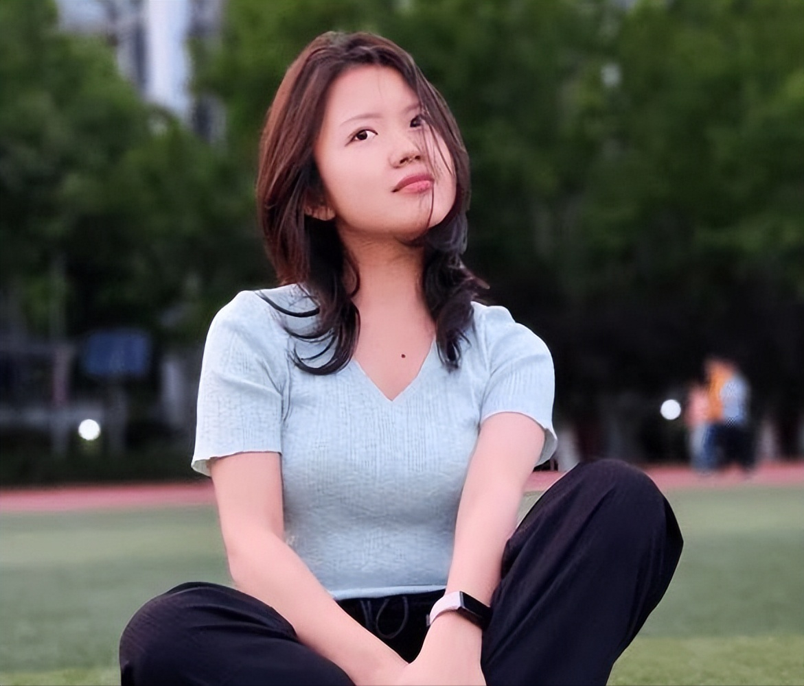 回顾失聪女孩江梦南靠读唇语考上清华博士一路艰辛她怎样走来