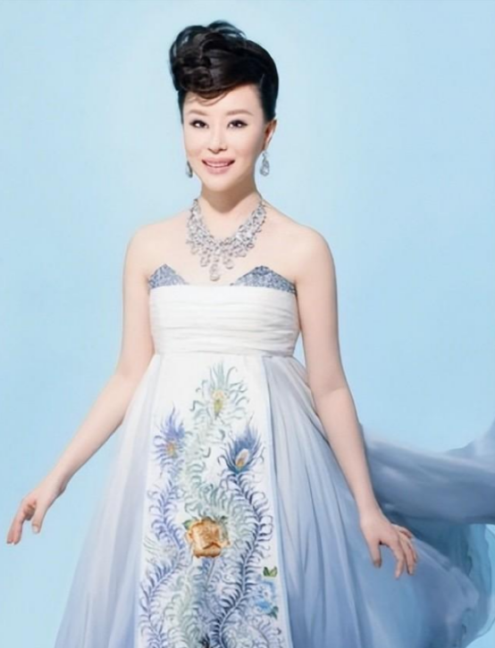 回顾祖海9登春晚恋上大37岁上司今47岁依旧单身